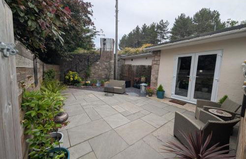 Private, Modern and Detached Garden Apartment - Photo 3