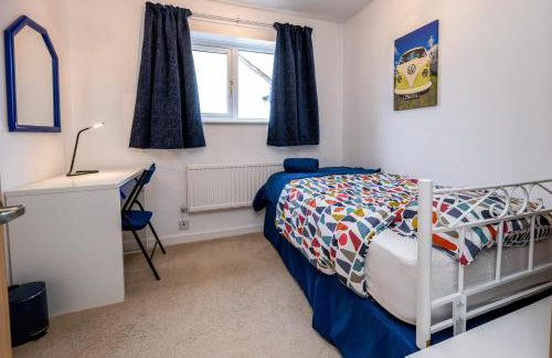 Splendid House Great Location to WAVE Surf & South West Water Park - Super Garden By STAE-Homes - Foto 3