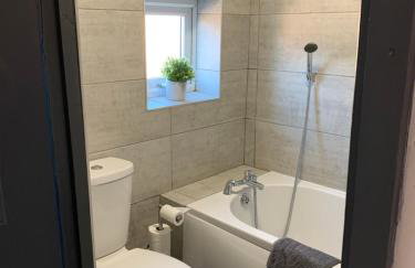 Saltwell St - Delightful 3 Bedroom free parking free wifi - Foto 14