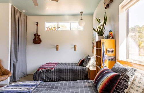 Mid Century Modern Family Home On 25 Acres! - Foto 39