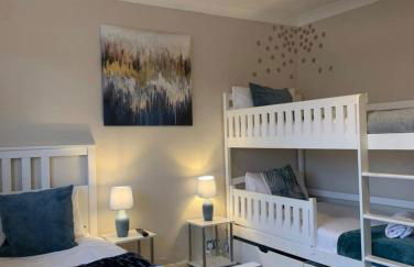 7 bed 3 bath M25 Long term Parking - Foto 21