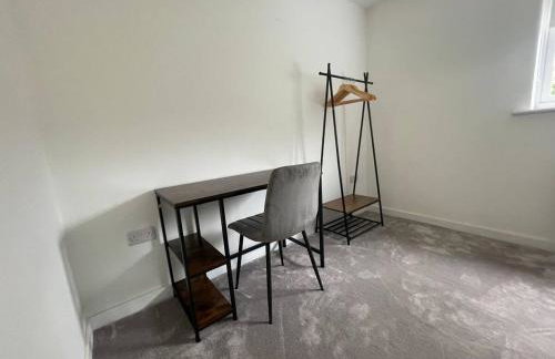 3 Bedroom New House Sleeps 5 with FREE Parking&WiFi -C - Foto 9