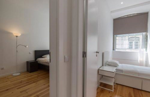 Central Lisbon Flat by Pink St - Photo 54