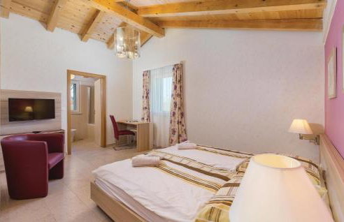 Gorgeous Home In Rezanci With Jacuzzi - Foto 31