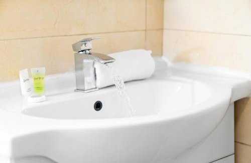 Modern 6-Bedroom Home - Sleeps 12 - Parking - Garden 568P - Foto 44