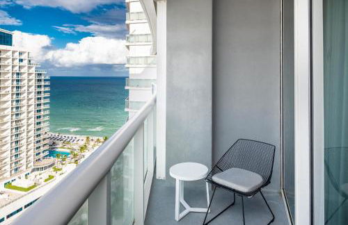 High Floor Luxury 2BR 2BA, Sleeps 6, Resort Access - Horizon by HomeStakes Stays - Foto 43