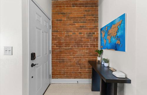 Steps Away From Mass Ave in Heart of Indy with Balcony - Foto 37