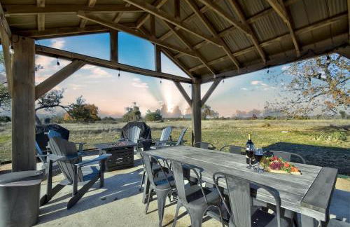 Windmill Meadows Cottages-firepit-hill Country Views!! - Photo 16