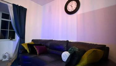 Home away Tamworth Staffordshire 4 Bedroom 3 Bathroom - Semi Detached House - Foto 2