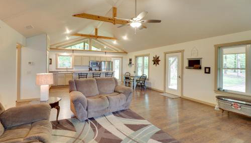 Bullfrog Bluff Mountain View Cabin with Deck! - Foto 5