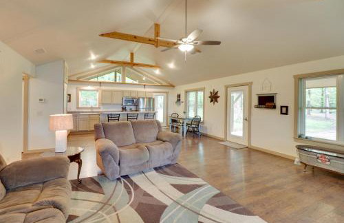 Bullfrog Bluff Mountain View Cabin with Deck! - Foto 5