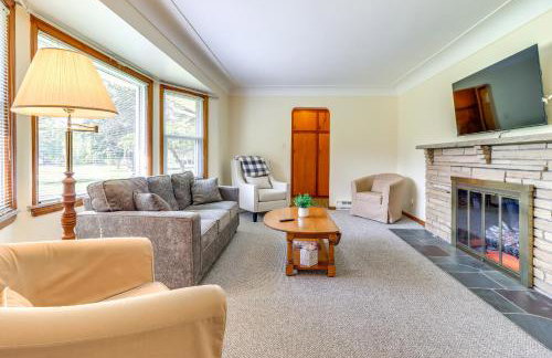 Home about 17 Mi to Detroit with Patio and Grill! - Foto 1