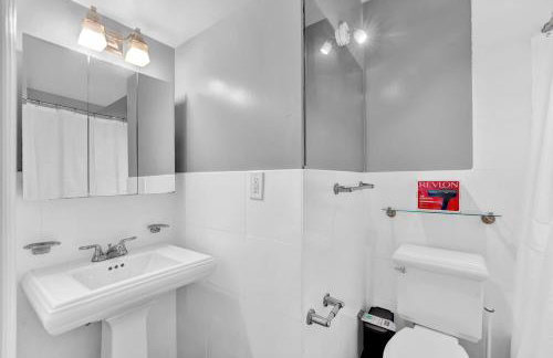Gramercy Apartment - 3BR 2BA Modern Central - Foto 18
