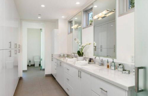 Spacious 4BR Retreat with Private Pool, Pool Table and Fast Wi-Fi Sleeps 9 Quiet Clinton Location - Foto 14