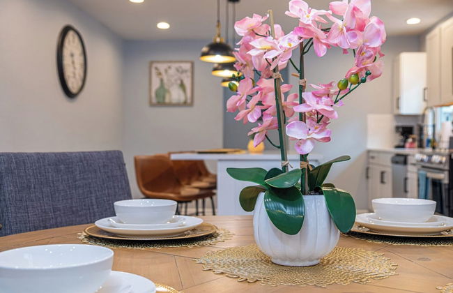 Spacious Delightful 4 BR/ 3 BA Close to Downtown - Foto 33