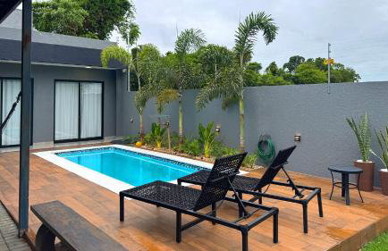 Casa em Foz do Iguaçu com piscina, churrasqueira e ar-condicionado em todos os cômodos - Foto 1