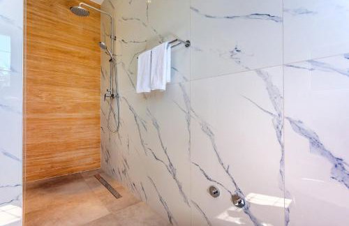 Villa Flora with a 53 sqm private pool with Cinema room with projector and 4 en-suite bedrooms - Foto 25