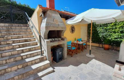 Blue Pastel-cliffside villa, shared pool, wild sandy beach nearby - Foto 26