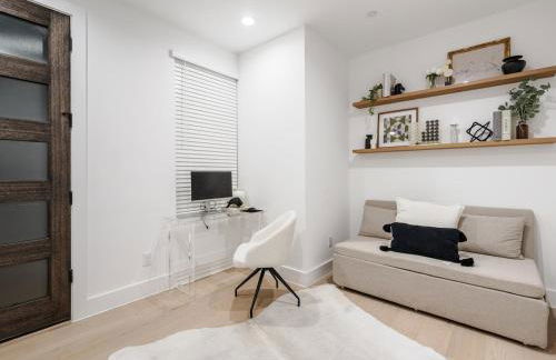 New Modern Dallas Skyline Rooftop Firepit and a Garage - Foto 24