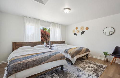 Spacious 5B2B home 5 min to airport with AC, Game Room, WiFi, Parking - Photo 10