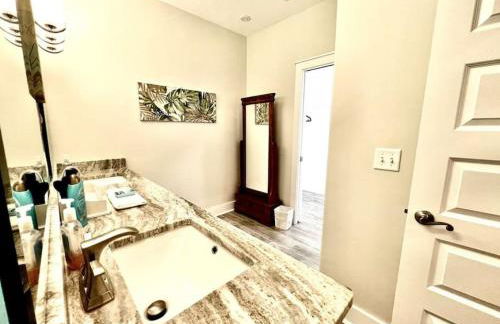 2 Fins Up, Beach Home, Private Pool , Golf Cart, 6 beds - Foto 40