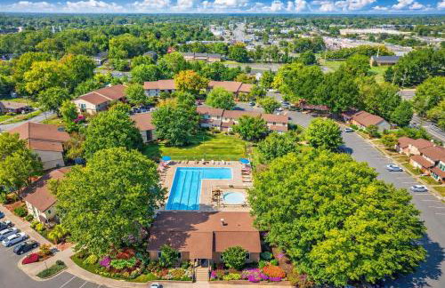 Modern 3BR 2 bathroom Near High Point University & Market Sleeps 6 - Foto 1