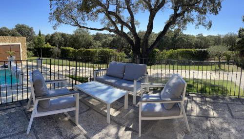 Belle villa avec piscine intérieure et piscine extérieure Gite Les Aiguiers - Foto 3