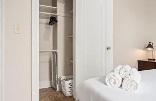 Cozy Mid Century Oasis with 2 KING beds - Foto 39