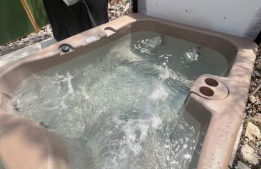 Beaumont Hill Country Luxury Yurt Cabin w Hot Tub - Foto 8