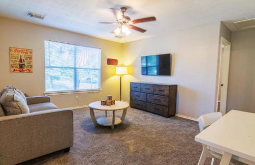 Cozy & Modern 5BR Smart Home with Yard and BBQ - Foto 9