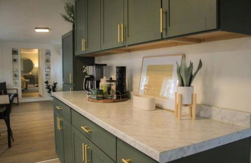 New 1-bedroom Bungalow! 4 miles to CLE - Foto 16