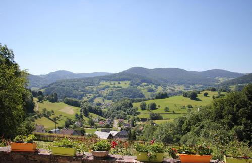 Maison avec salle de jeux et parking privé à Orbey - FR-1-744-25 - Foto 2