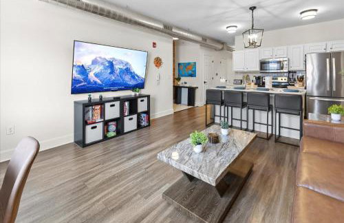 Steps Away From Mass Ave in Heart of Indy with Balcony - Foto 6