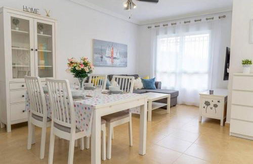 Beautiful 3 Bed Townhouse with landscaped communal pool area - Foto 22