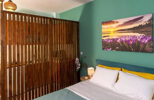 Central & Riverfront Room 2 - Photo 19