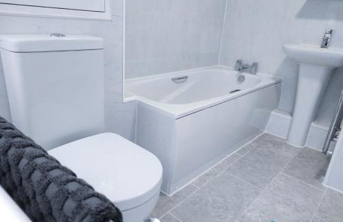 Station Cottage - Gorgeous property with breathtaking views of Neyland Waterway - Photo 18