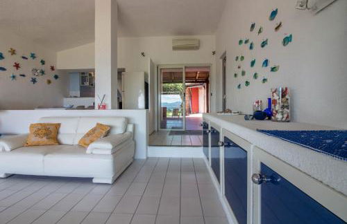 GuestHost - Villa With Private Garden, Parking & Shared Pool! - Foto 11