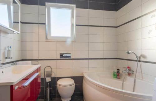 Six Bedroom Holiday House With Pool - Foto 19