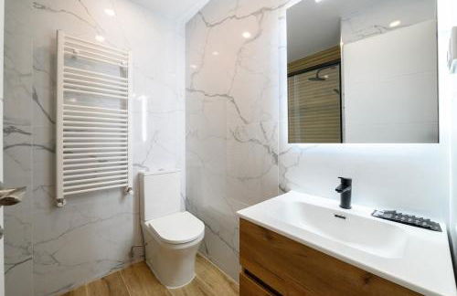 APT-Inside the Wall-Family,Games,Relax,History - Foto 21