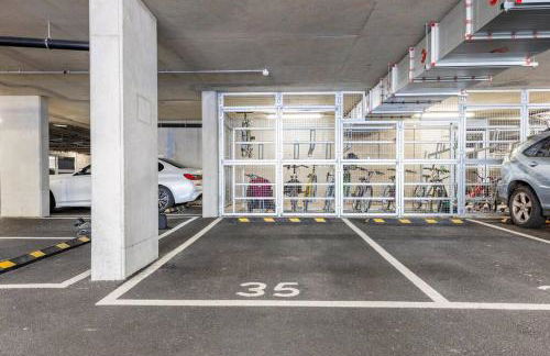 Stylish & Comfortable Top-Floor Flat in Harrow - Photo 20