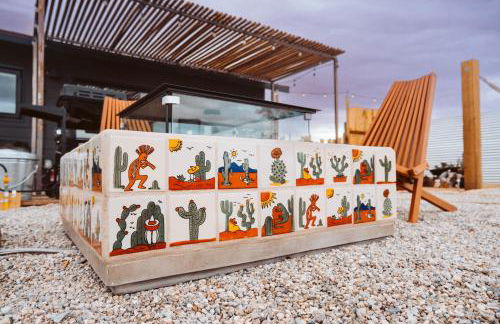 Romantic Desert Escape - Stargazing Dome, Hot Tub, Fire Pit, Hammocks, Cowboy Pool - Foto 53