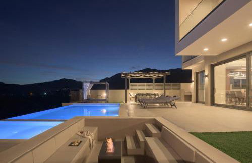 Venerato Villas Ampela & Apolonia, with Pool, Spa Whirlpool & Heritage, By ThinkVilla - Foto 56
