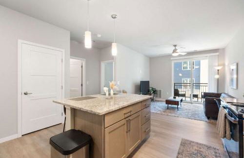 Washer & Dryer with Free Underground Parking with a Pool - Foto 29