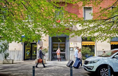 PARMA EXPRESS Traveller's Lodging front Station FS PARKING & Bicycle Storage - Foto 5