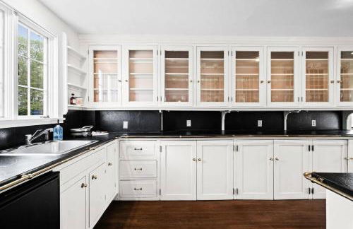 Cranberry Hill | 9 BR 22 Acre Estate | Sleeps 24 - Photo 37