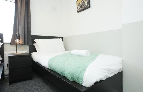 Homely ! Perfect for Contractors and Guests with Private off street parking - Foto 41