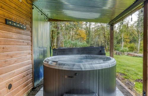 Iron Mountain - Spacious Secluded Lodge with Hot Tub & Game Room - Photo 3