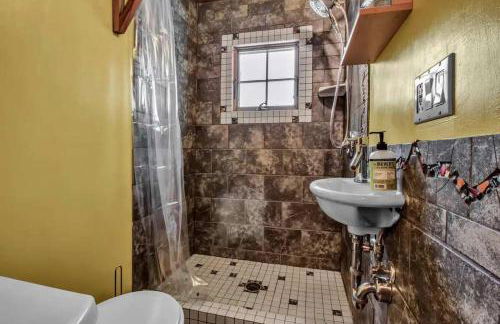 Rustic Cabin Wood Fireplace & Large Deck - Foto 13