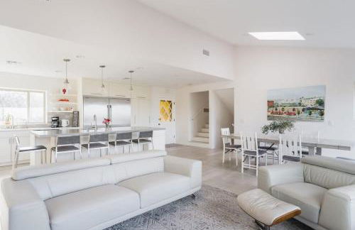 Spacious and Bright 5-bedroom Oasis Pool and Yard - Foto 16