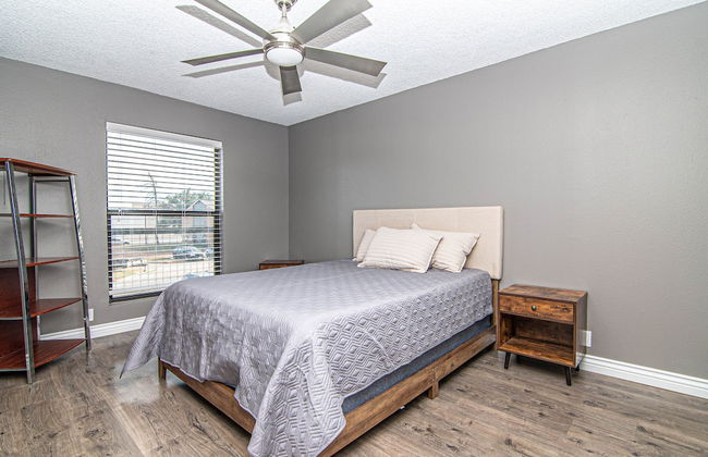 Midland Condo With Pool - Photo 2